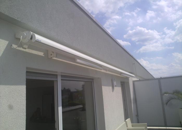 Kasetová markýza typu Signo s pohonem Climax Somfy