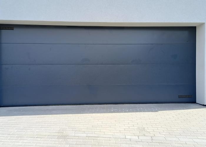 design garážových vrat hladký (RD RAL 7016 2)