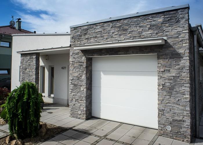 design garážových vrat hladký (bílá barva)