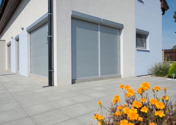 Venkovni hliníkové rolety s boxem - předokenní montáž